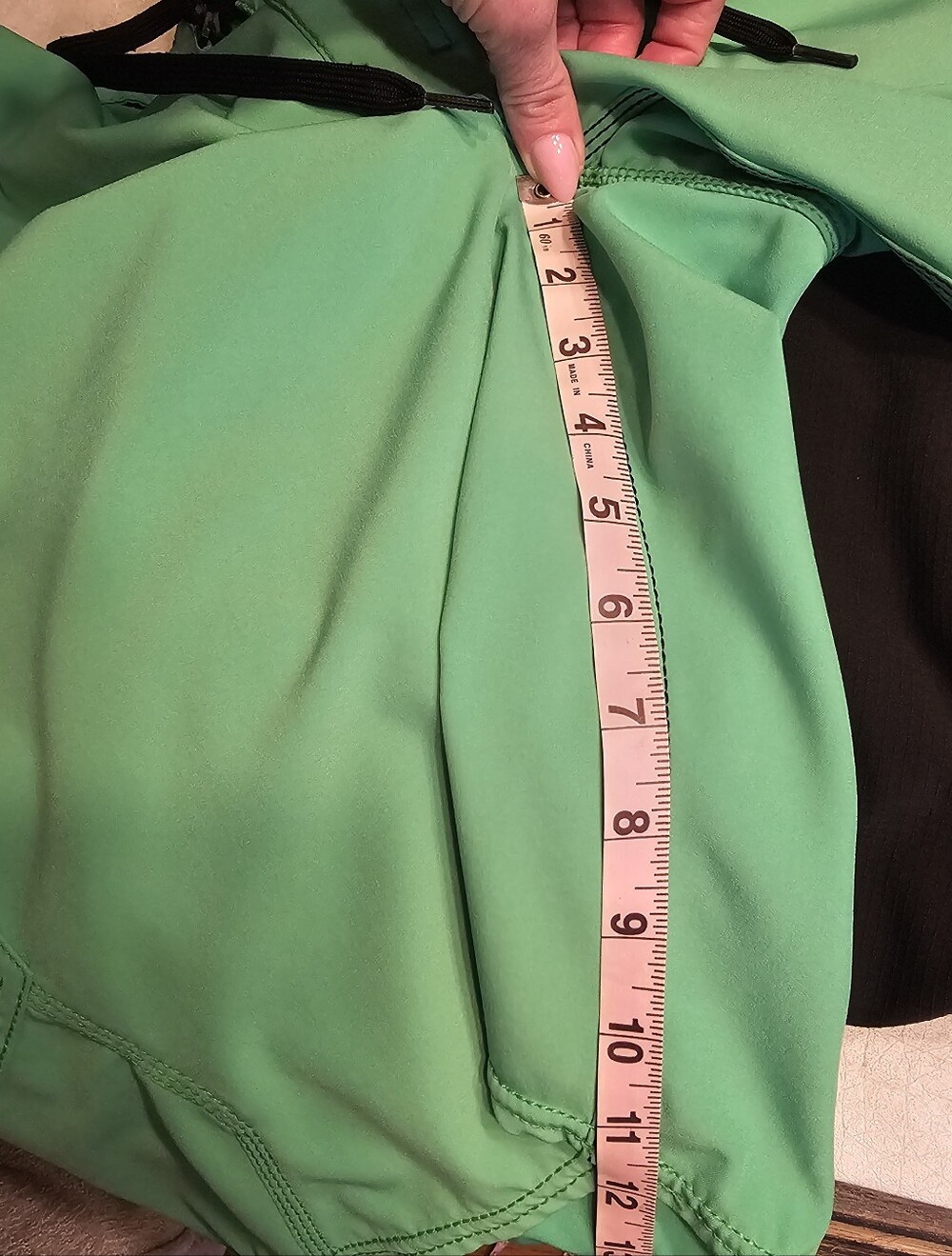Billabong Men’s Bright Green Boardshorts with Black Drawstring - Picture 8 of 9